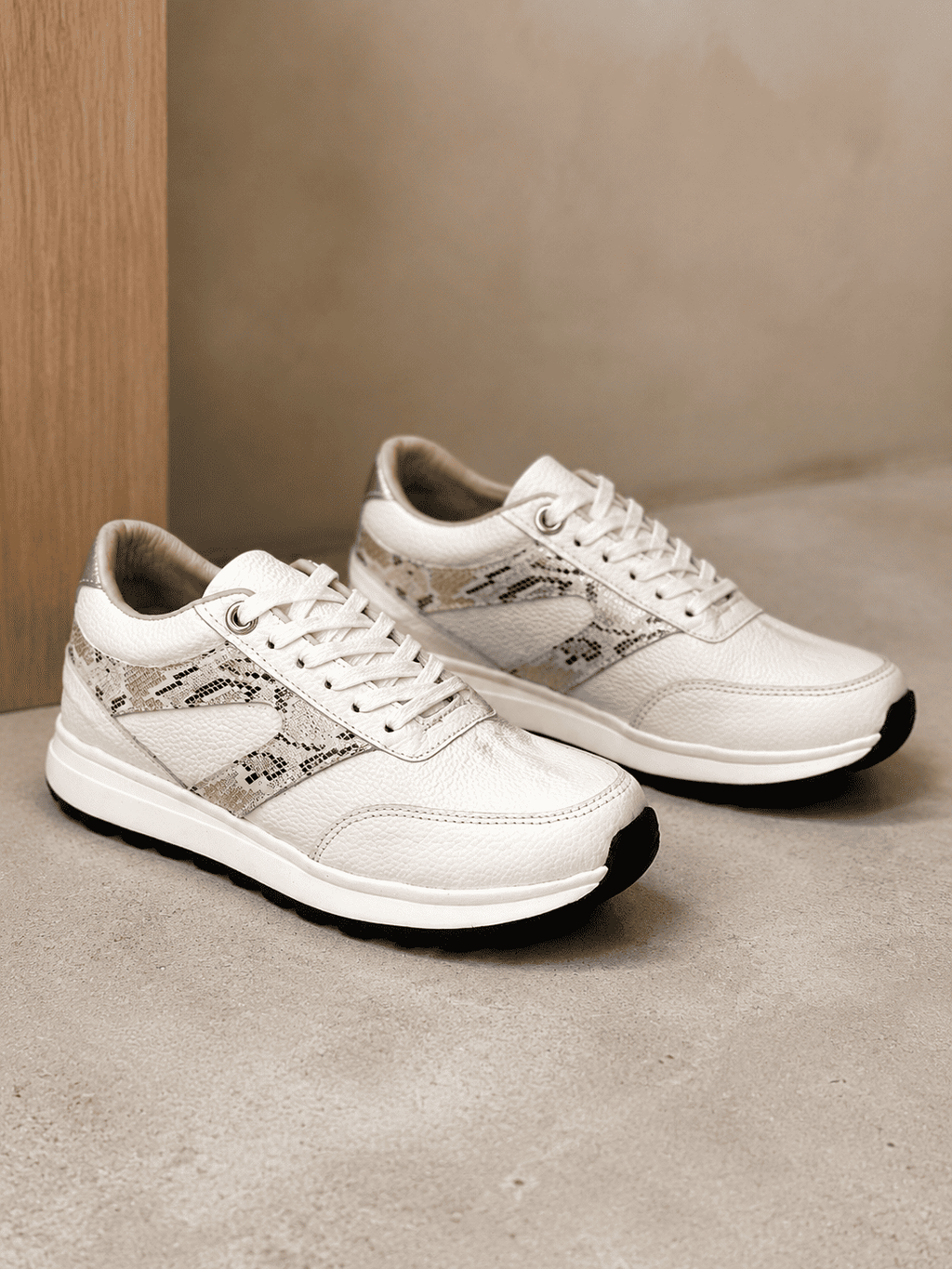 Tenis en Cuero Blanco para Dama Serena Bont