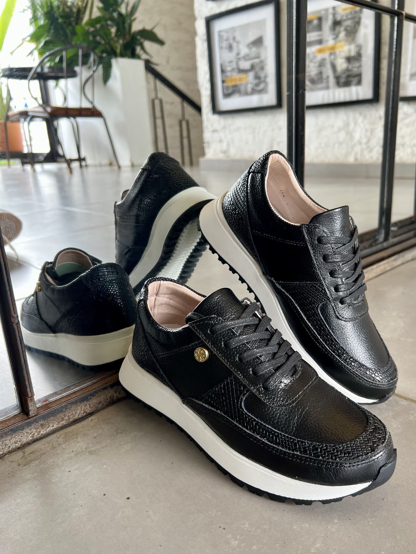 Tenis Negro Mujer en Cuero Bont Catania