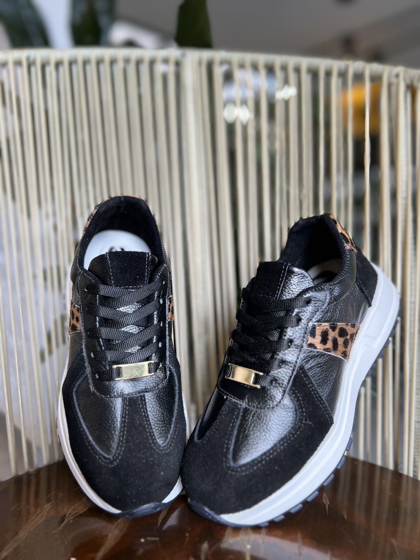 Tenis Negro Mujer en Cuero Bont Madrid