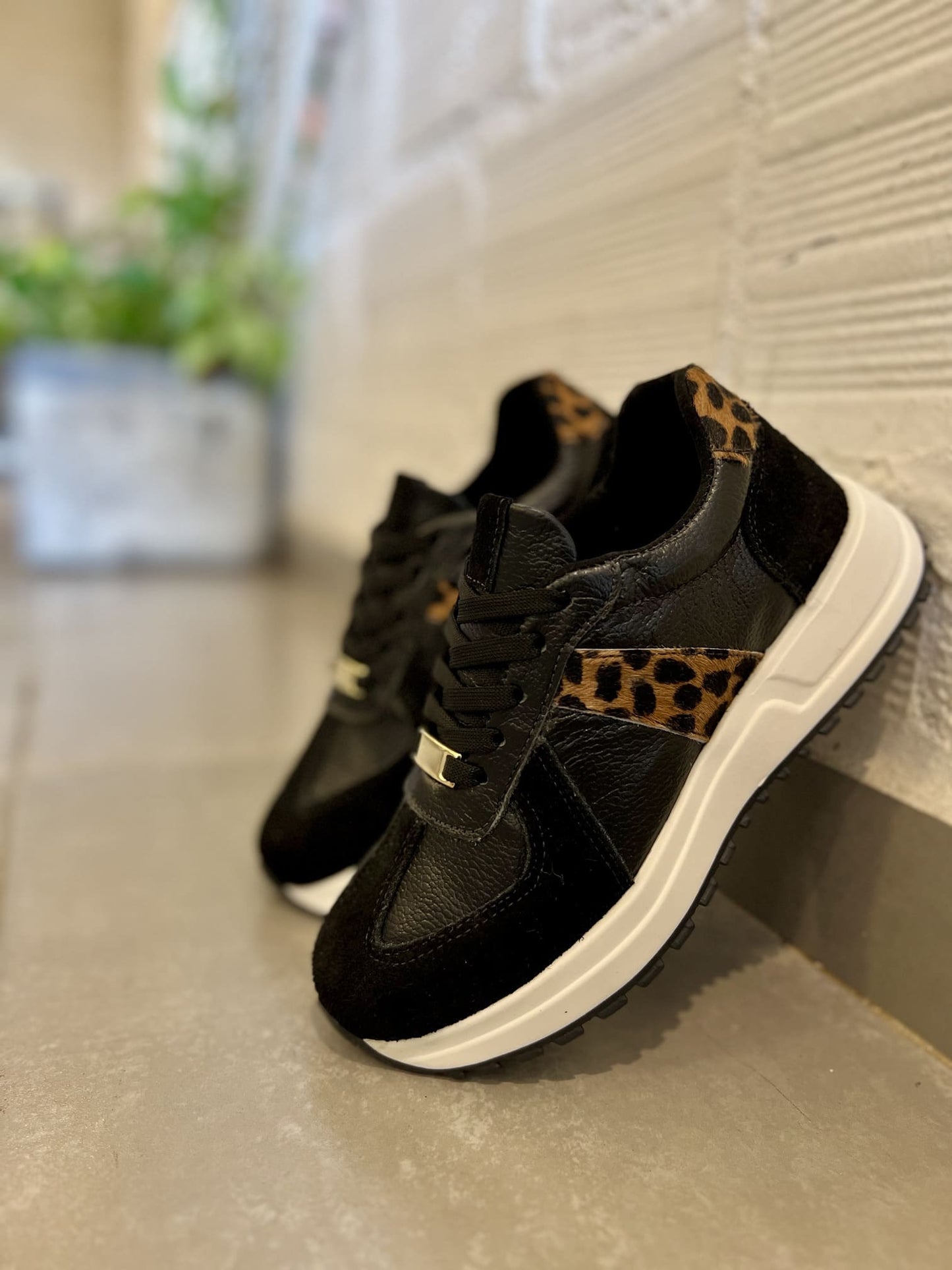 Tenis Negro Mujer en Cuero Bont Madrid