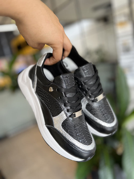 Tenis Negro Mujer en Cuero Bont Baru