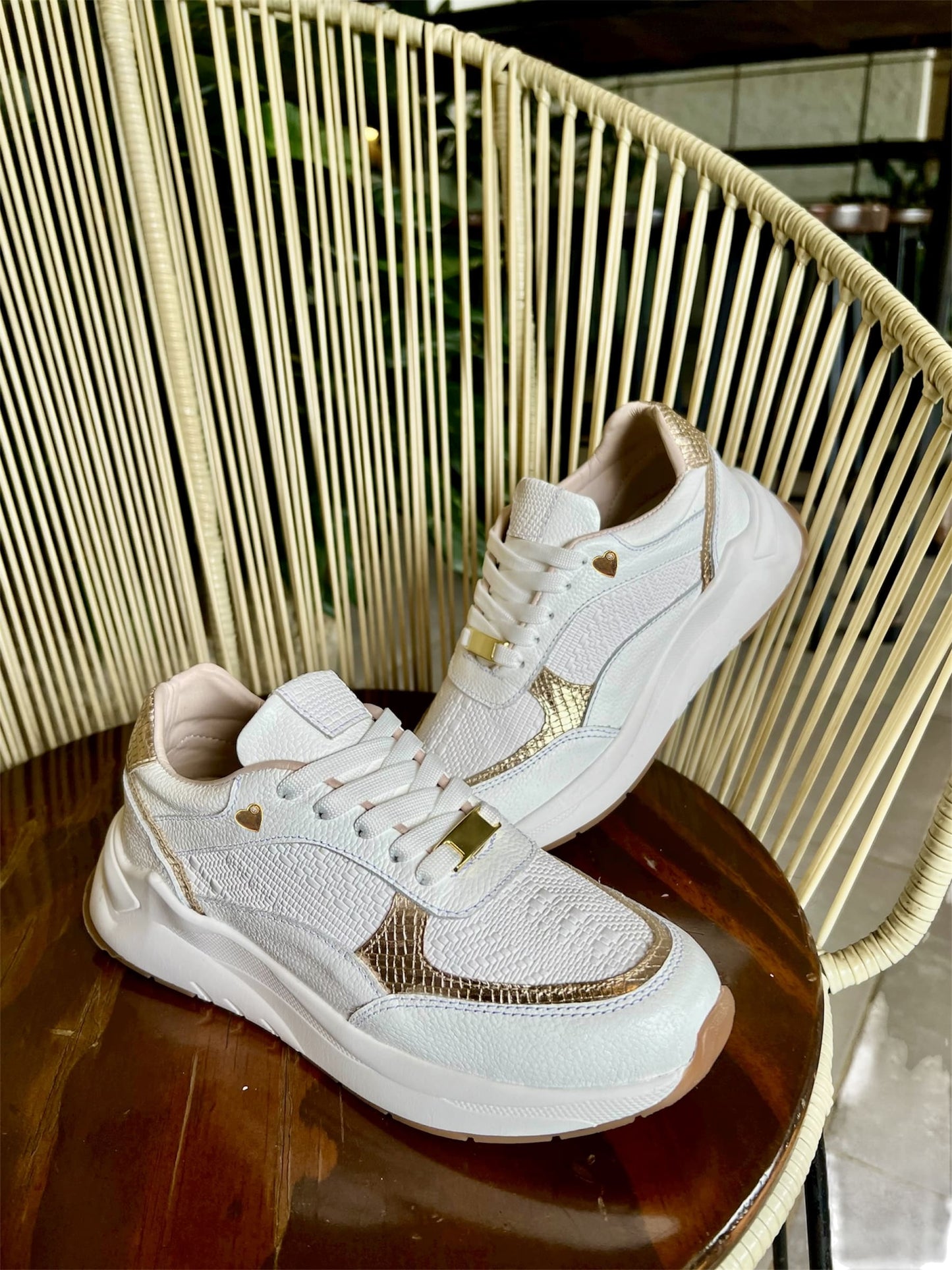 Tenis Blanco Mujer en Cuero Bont Baru